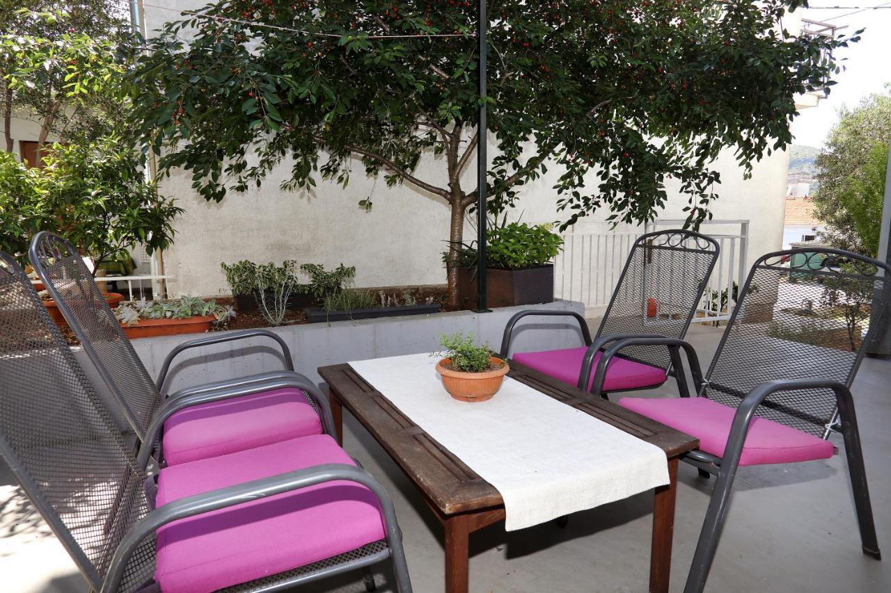 Guesthouse Kate Trogir Exterior photo