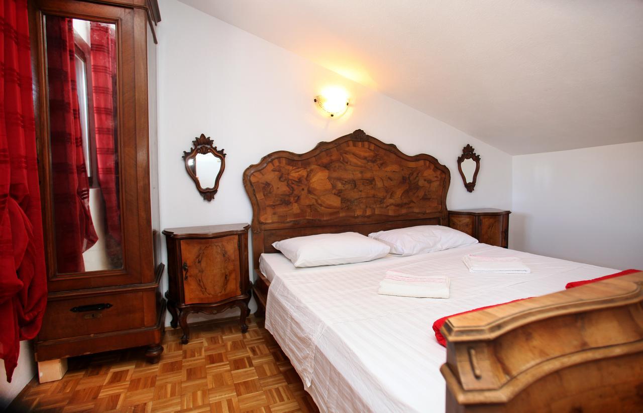 Guesthouse Kate Trogir Exterior photo