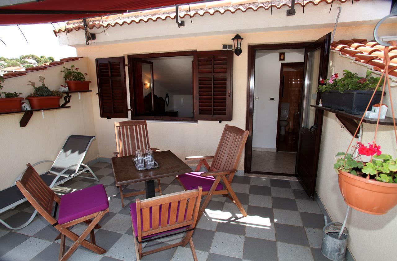 Guesthouse Kate Trogir Exterior photo