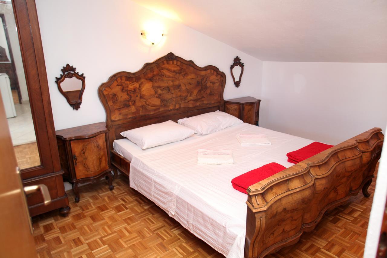 Guesthouse Kate Trogir Exterior photo
