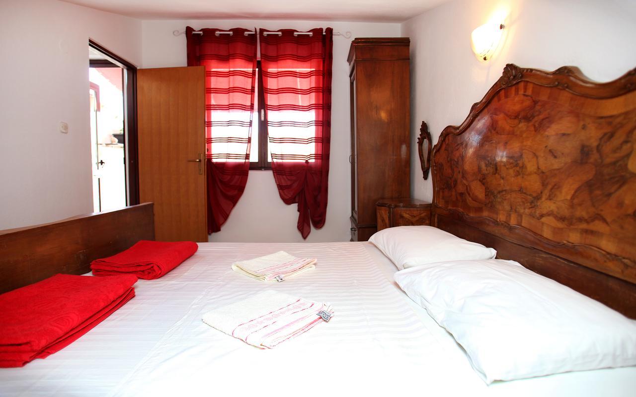 Guesthouse Kate Trogir Exterior photo